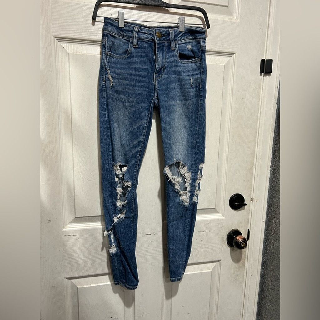 American Eagle Outfitters American Eagle high-waisted skinny jeans w distressed detail Size 26" / US 2 / IT 38 - 1 Thumbnail