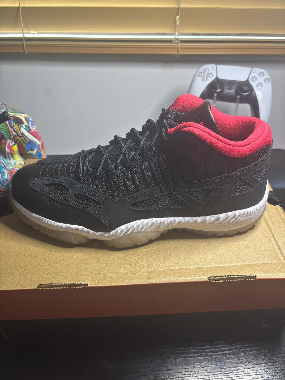 Jordan Brand Nike Air Jordan 11 Retro Size US 11 / EU 44 - 6 Thumbnail
