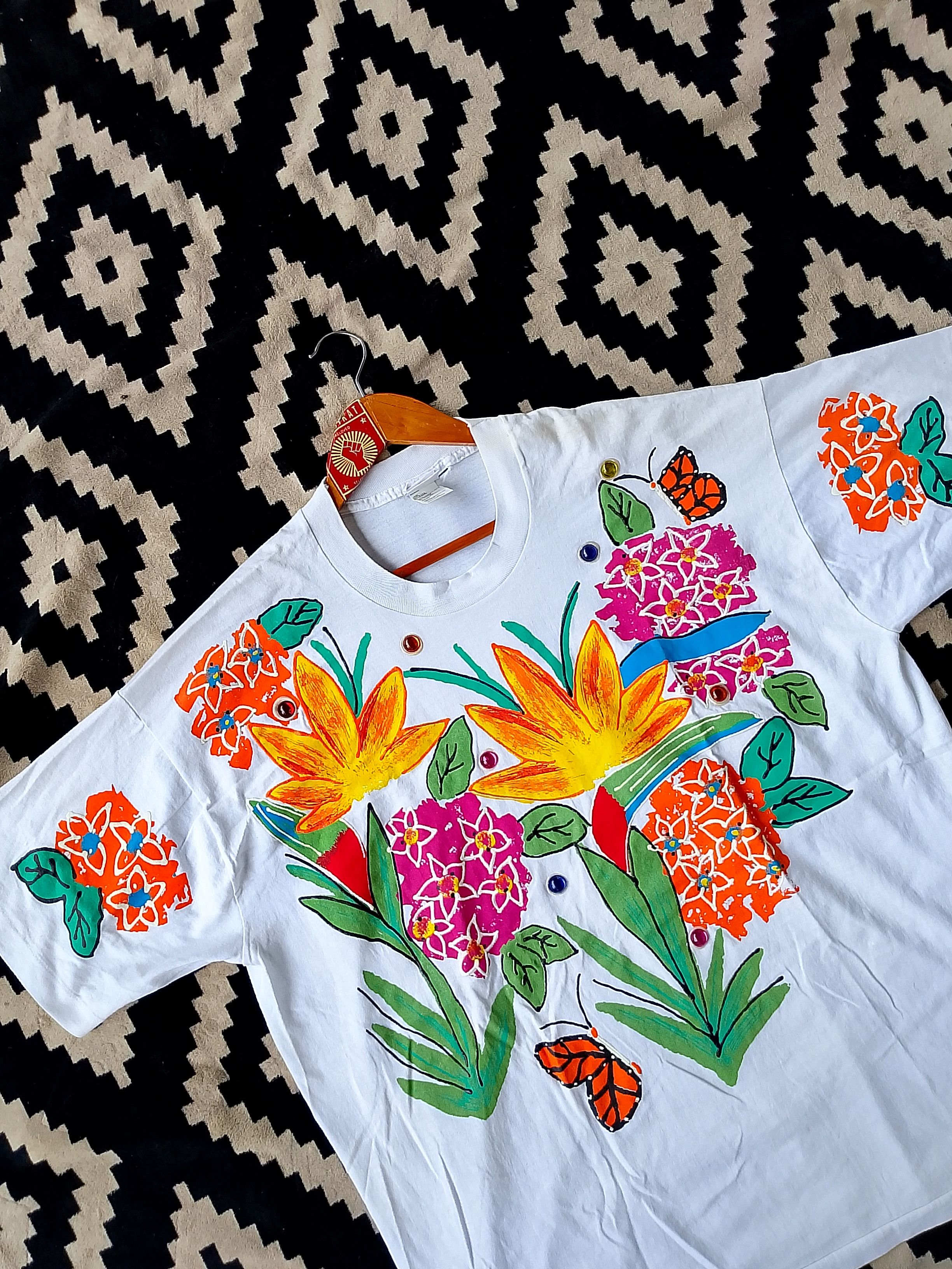 Other Vintage Hand-painted Floral T-shirt Wearable Art 80s Size US XXL / EU 58 / 5 - 2 Thumbnail
