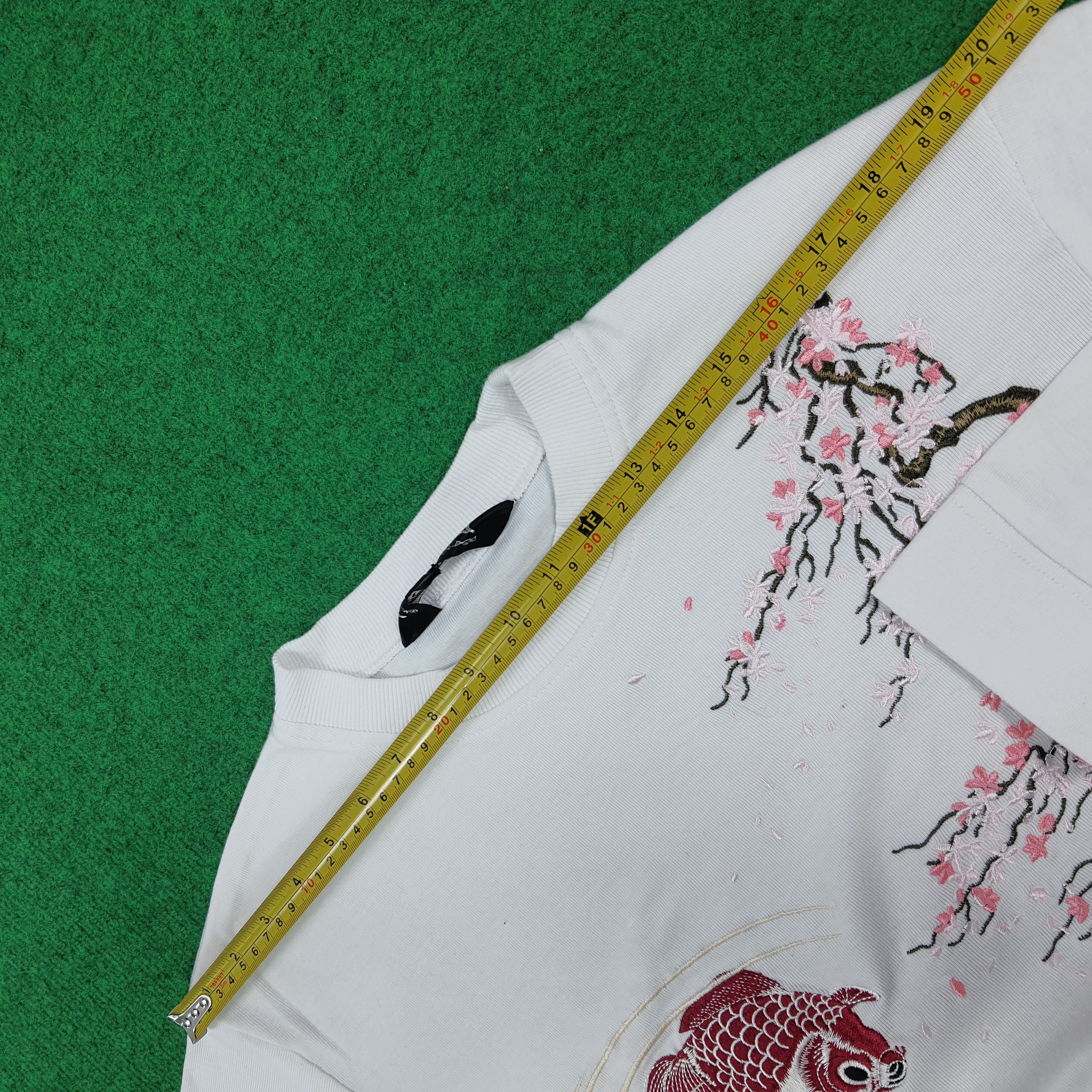 Japanese Brand Vintage Karu-Toh Japan Goldfish Embroidery Tshirt C292N6 Size US M / EU 48-50 / 2 - 10 Thumbnail