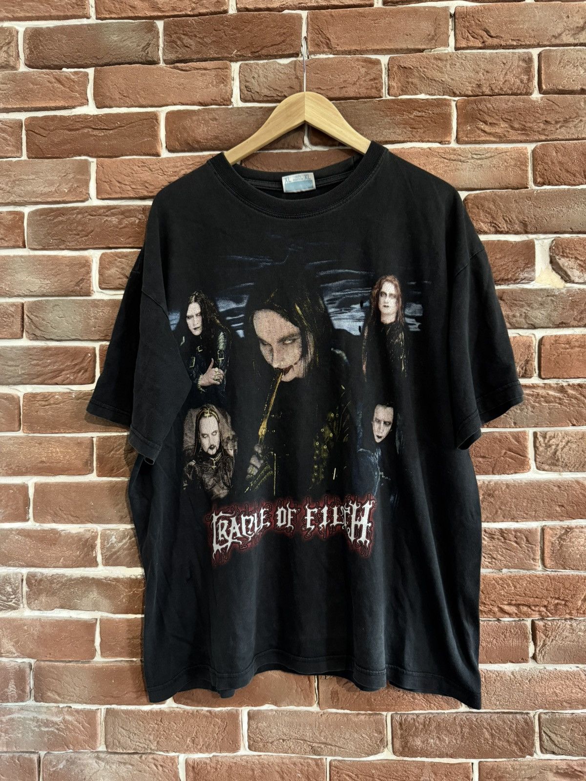 Band Tees Rate Vintage 90s Cradle Of Filth Dani Filth Band T-shirt Size US XL / EU 56 / 4 - 1 Thumbnail
