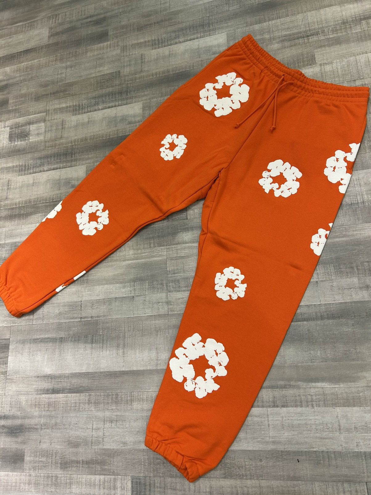 DENIM TEARS Denim Tears Cotton Wreath Sweatpants Size US 30 / EU 46 - 3 Thumbnail