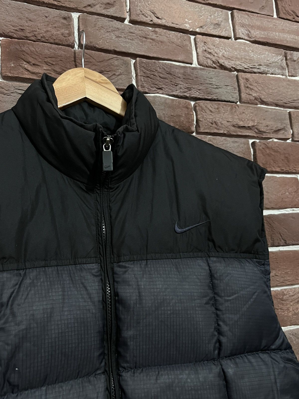 Nike Vintage 90s Nike Swoosh Black Down Puffer Hooded Vest Size M Size US S / EU 44-46 / 1 - 3 Thumbnail