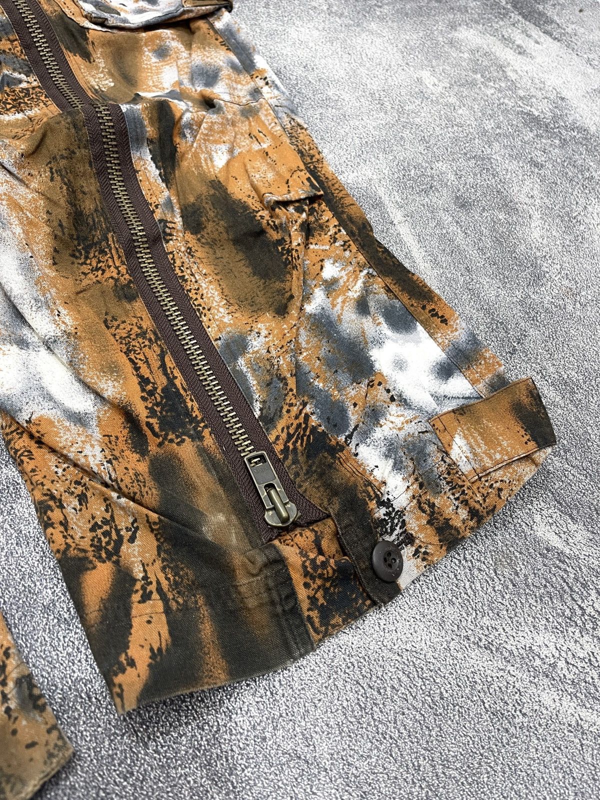 20471120 Archive MILKBOY Colapse Camo Multi Zip Cargo Pants Size US 35 - 7 Thumbnail