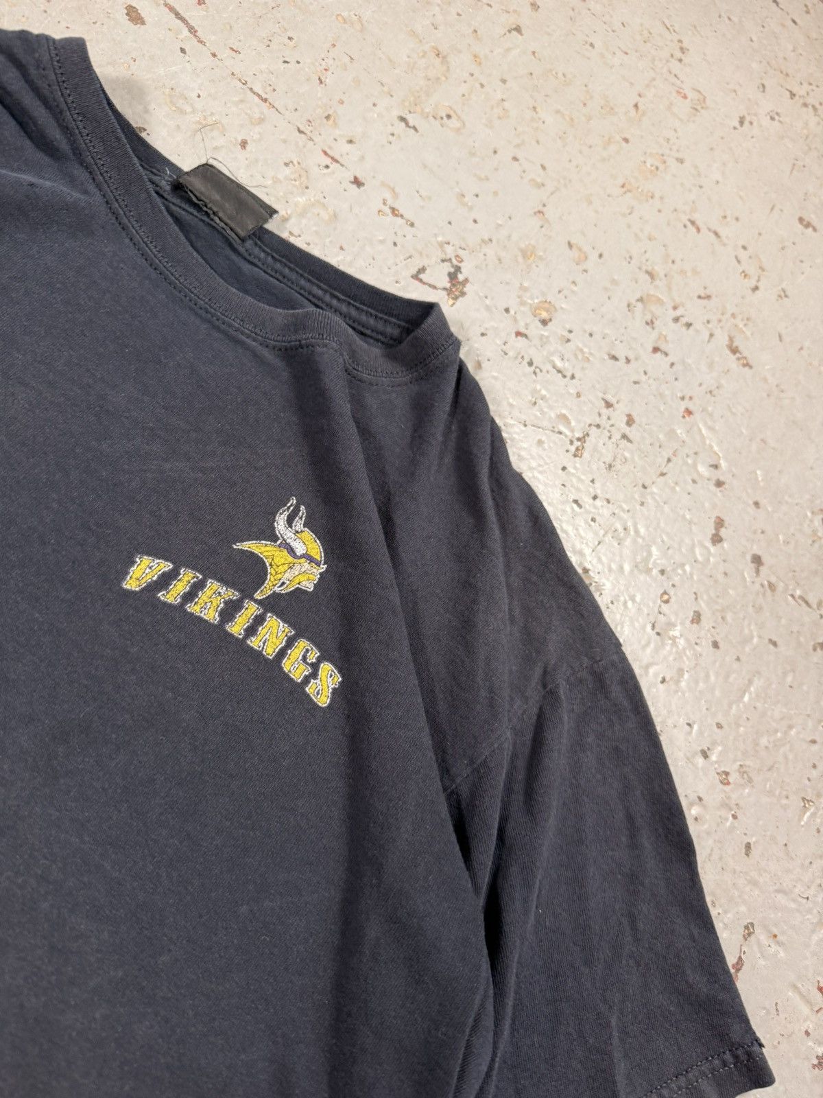 Vintage Vintage Minnesota Vikings NFL graphic Distressed Tee Size US L / EU 52-54 / 3 - 7 Thumbnail