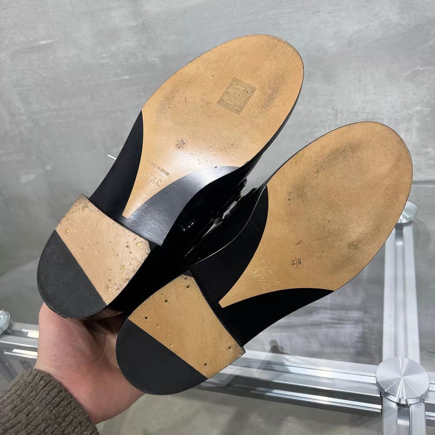 Chanel Chanel Black Gold Logo Loafer 37.5 Size US 7 / IT 37 - 7 Thumbnail