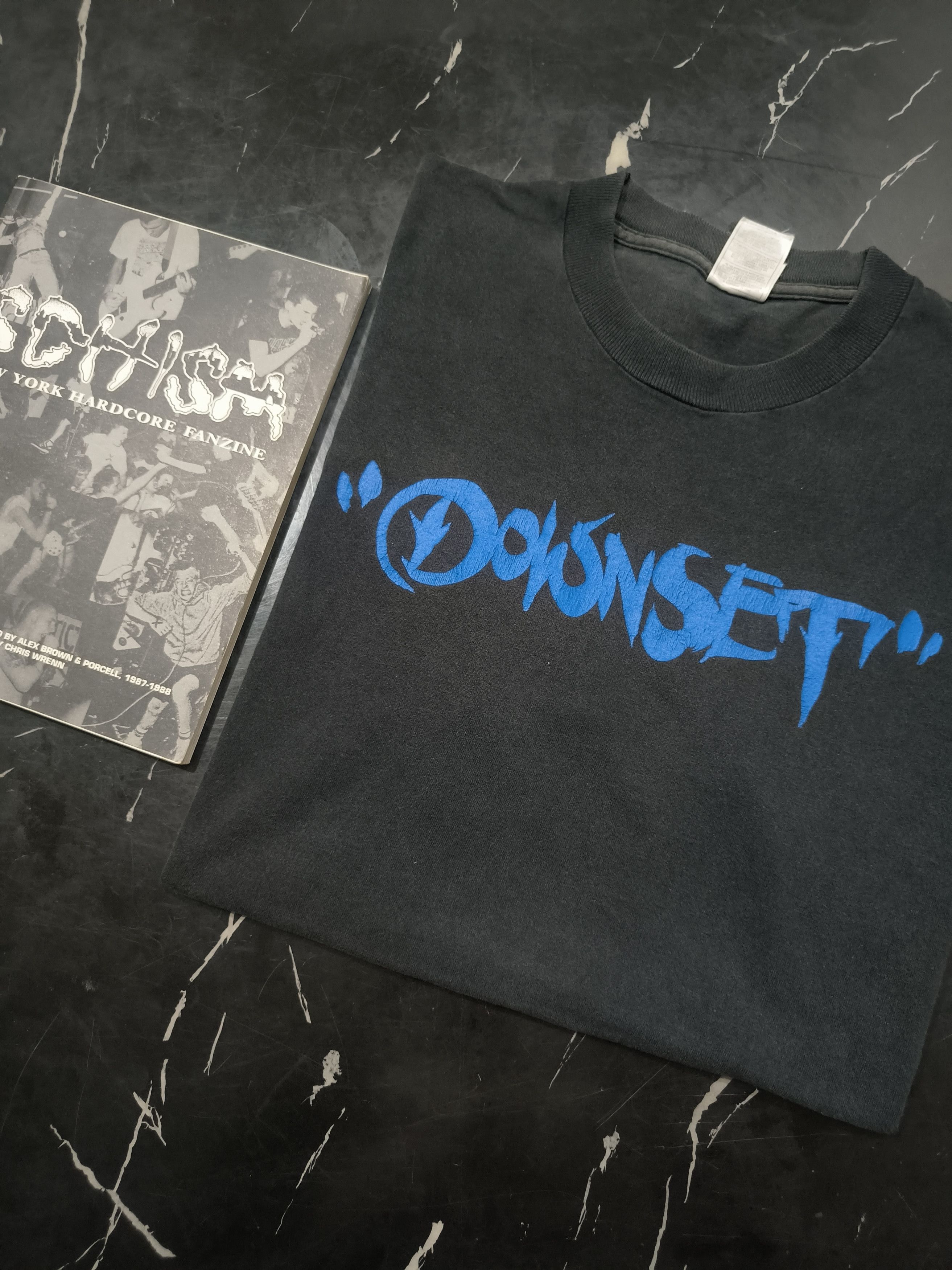 Band Tees Vintage 90s Downset "do we speak a dead language?" Shirt Size US XL / EU 56 / 4 - 1 Thumbnail