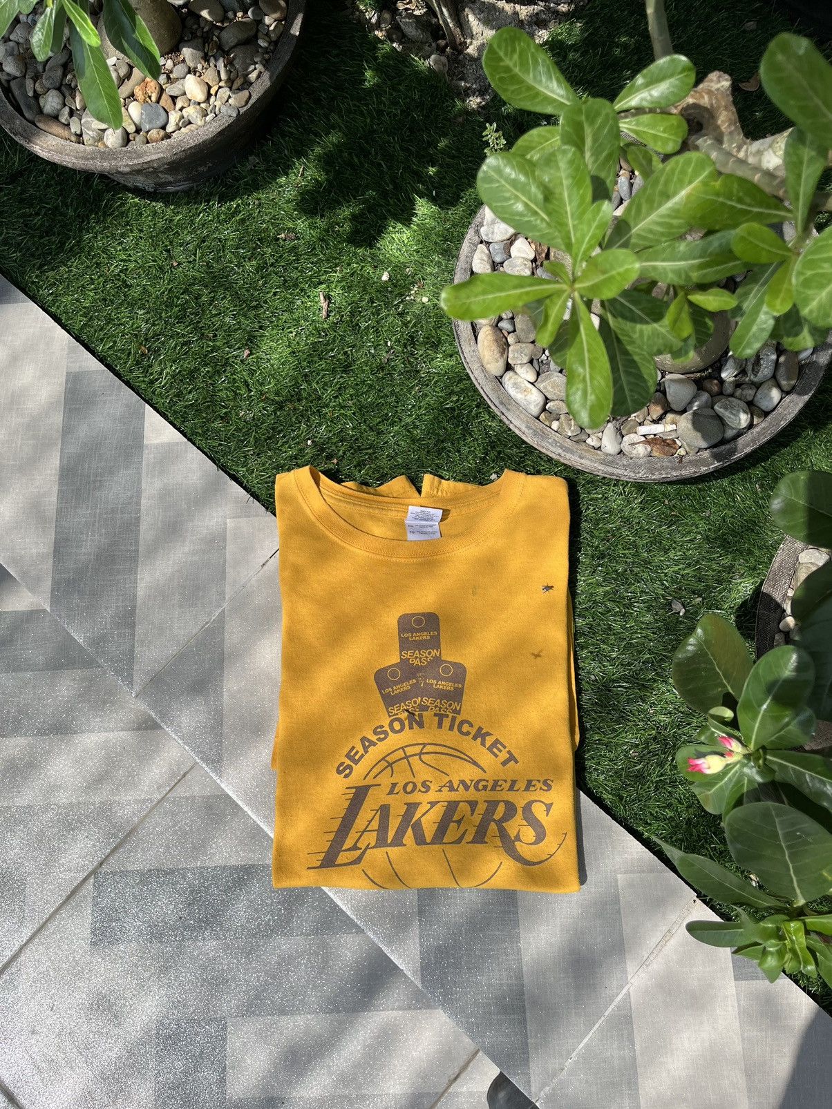 NBA × Vintage 90’s LA Lakers Season Pass Ticket Tees (Old Logo) Size US XL / EU 56 / 4 - 1 Thumbnail