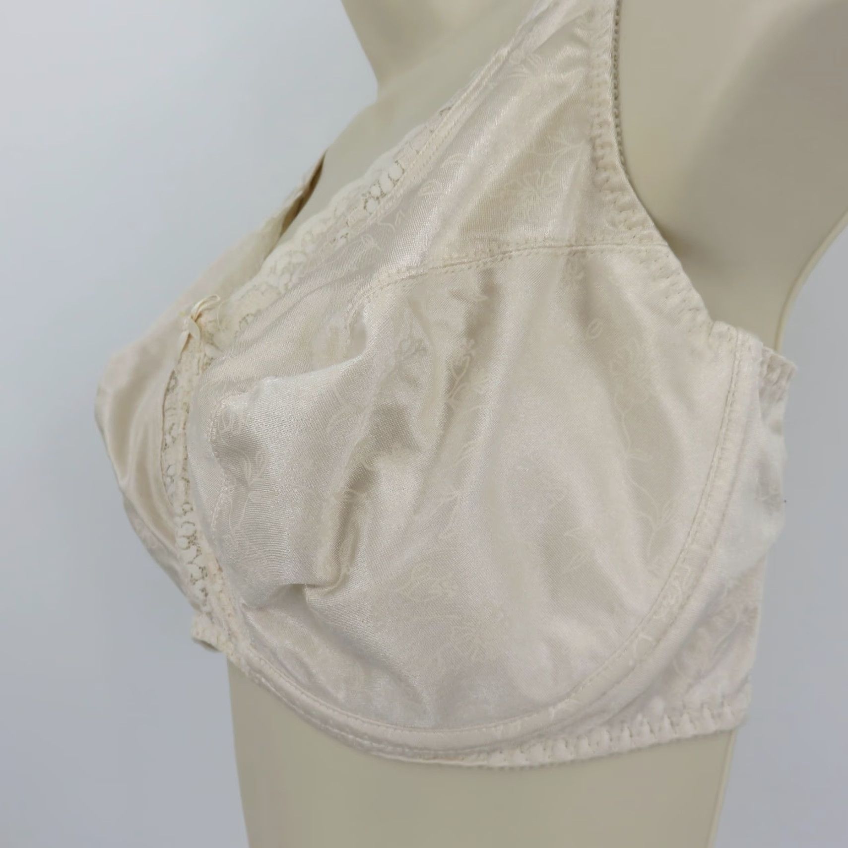 Vintage Playtex Secrets 40DD Underwire Unlined T-Shirt Bra Cream Floral 40DD Womens Vip Lounge Style 4422 Size ONE SIZE - 5 Thumbnail