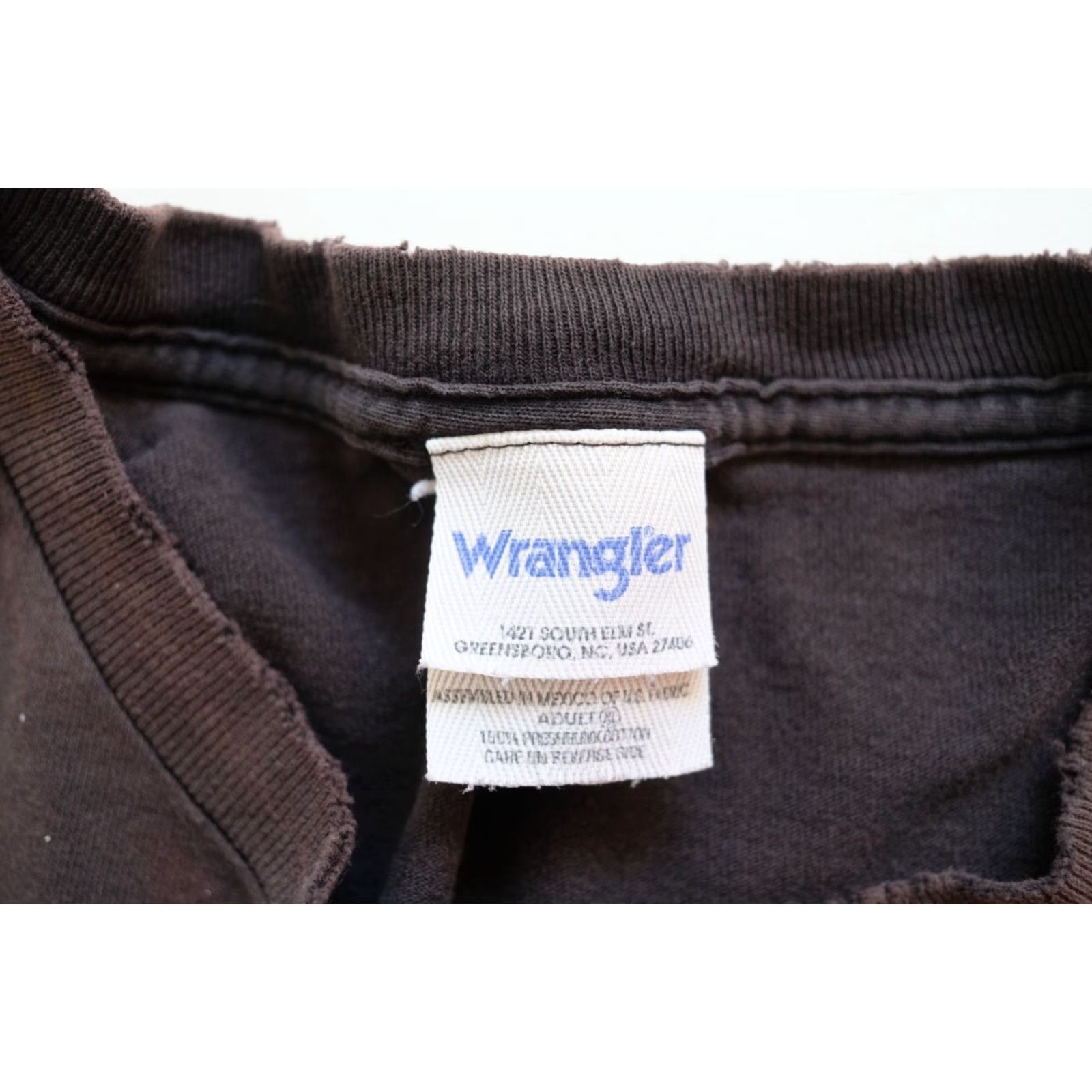 Wrangler VINTAGE Wrangler T-Shirt BLACK 90s HORSE FLAG WESTERN distressed paint faded XL Mens Regular Short Sleeve Crew Neck Shirt Size US XL / EU 56 / 4 - 6 Thumbnail