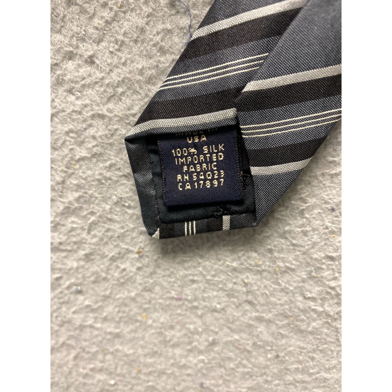 Banana Republic VINTAGE Banana Republic Men's Silk Tie Gray Striped Classic Neckwear 57-60 Inches Size ONE SIZE - 5 Thumbnail
