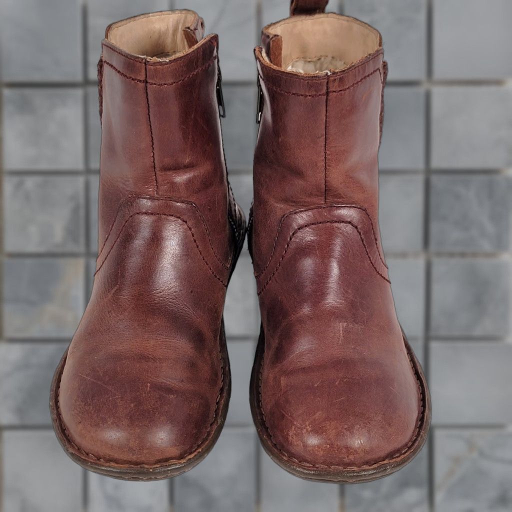 Ugg UGG Boots Womens Size 5 Brown Leather Side Zip Lined Sheepskin Ankle Bootie Size US 5 / IT 35 - 1 Thumbnail