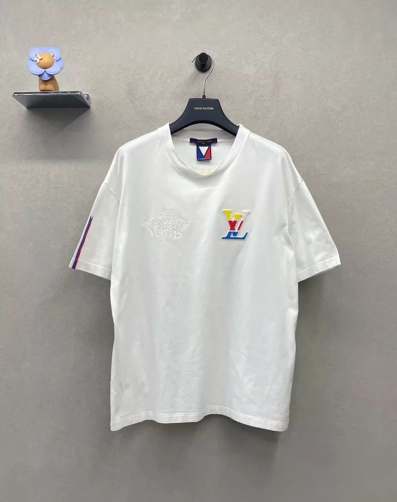 Louis Vuitton Louis Vuitton Logo Embroidered White T-shirt -dmc Size US L / EU 52-54 / 3 - 1 Thumbnail