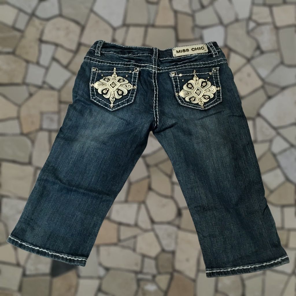 Vintage Miss Chic Jeans Mid Rise Womans Size 9 (28x16) Blue Denim capri leg Med Wash Size 28" / US 6 / IT 42 - 1 Thumbnail