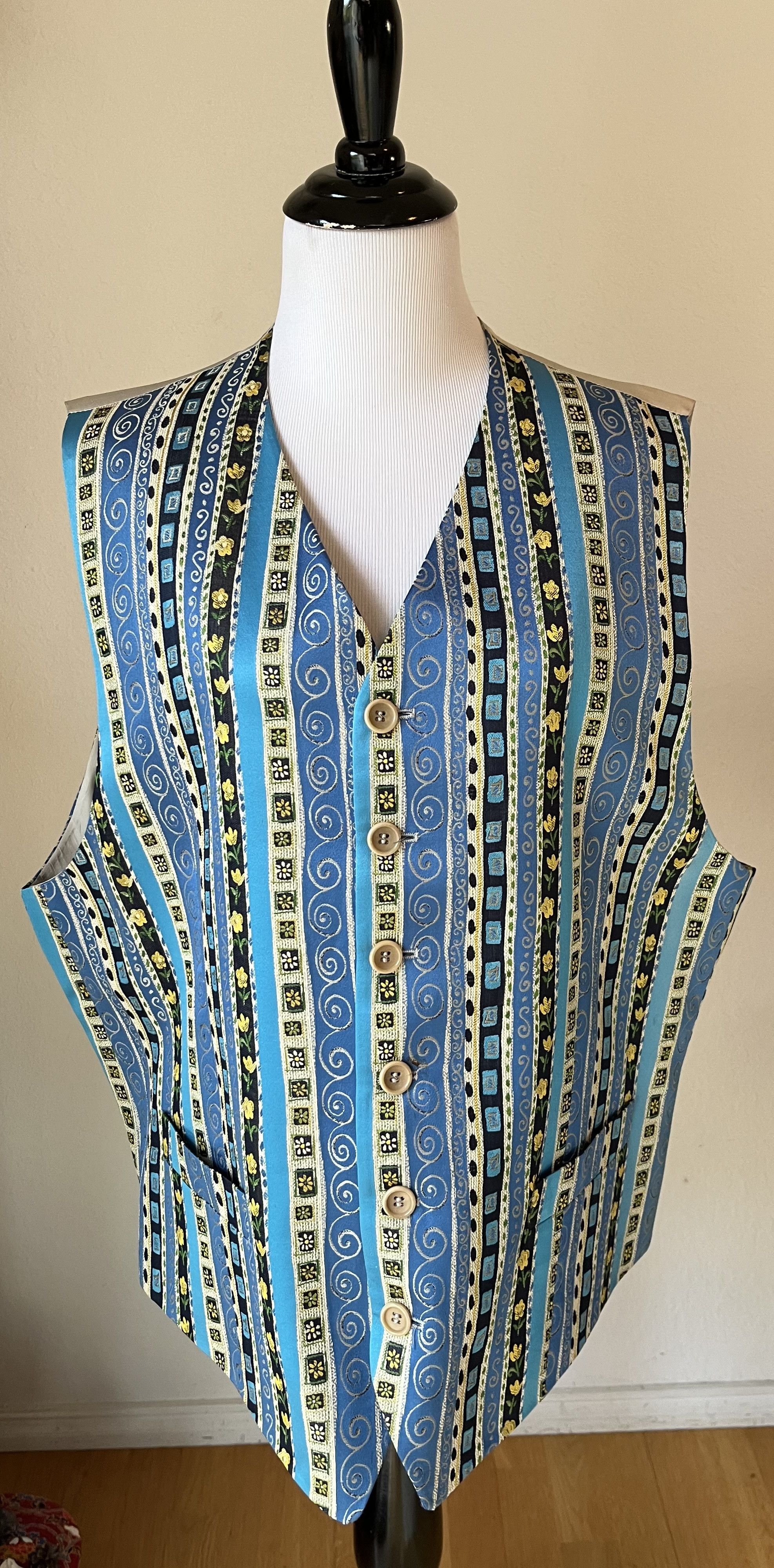 Kenzo Kenzo Homme Silk Vest size XXL colorful blue Size US XXL / EU 58 / 5 - 1 Thumbnail