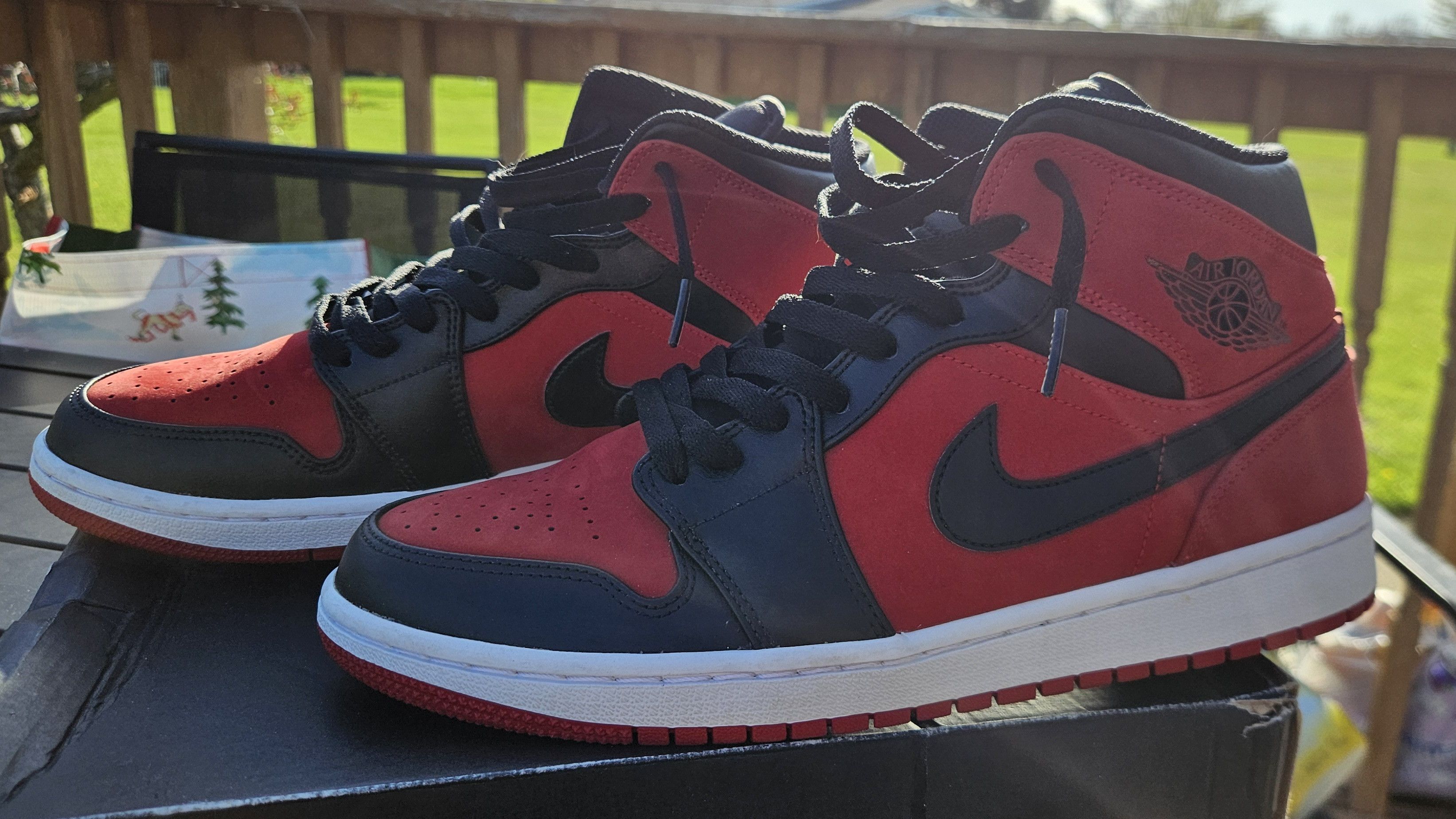 Jordan Brand Jordan 1 mid reverse bred banned Size US 10.5 / EU 43-44 - 2 Thumbnail