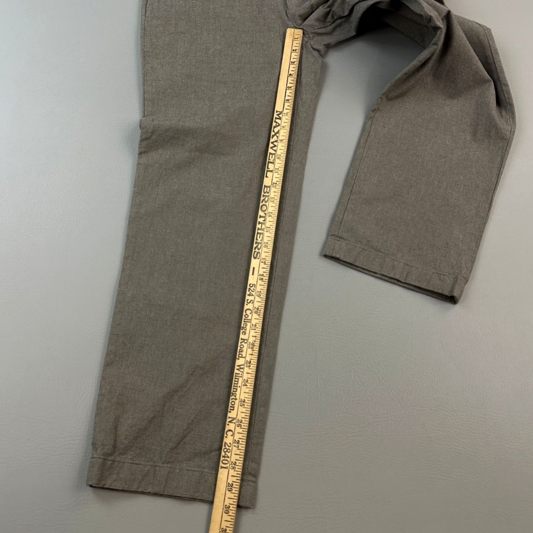 Brooks Brothers Brooks Brothers 346 Pants Mens 33x30 Flat Front Chino Casual Relaxed Brown Solid 30 in inseam, Regular Waist 33 in, Logo, Preppy, Retro, Mens Size US 34 / EU 50 - 2 Thumbnail