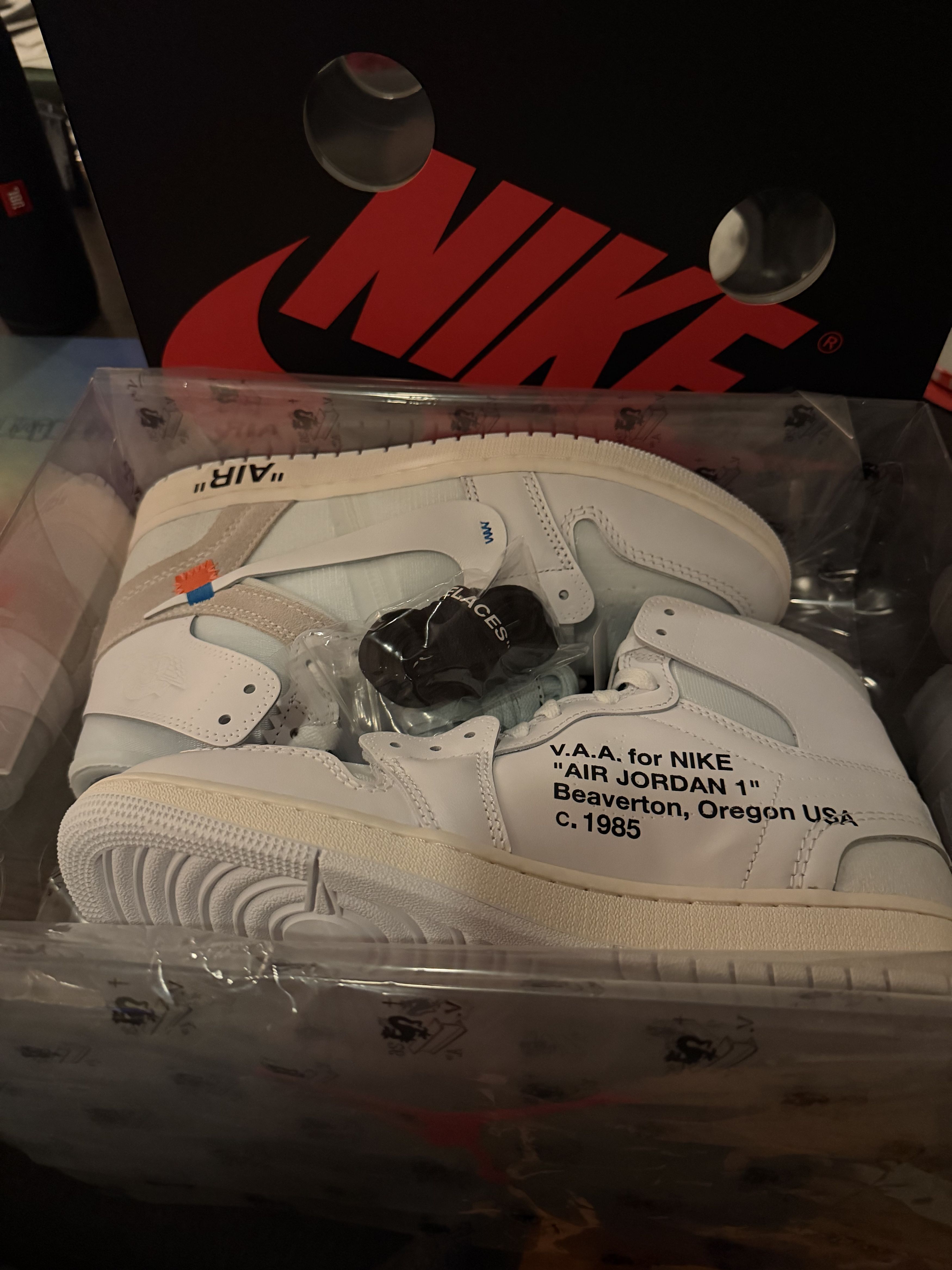 Jordan Brand × Off-White Air Jordan 1 High OG x V.A.A Size US 9 / EU 42 - 3 Thumbnail
