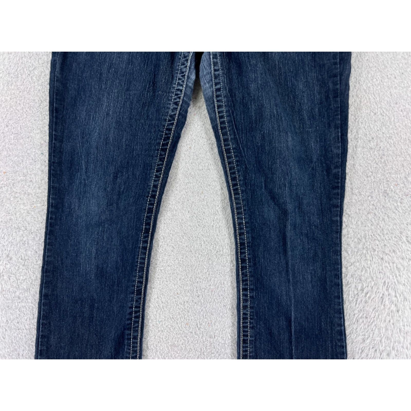 Vintage Candies Jeans Womens 9 Denim Flared Dark Wash 29x30.5 Blue Distressed 5-Pocket Zip Low Rise Regular 30.5in Inseam Vintage? Nolene Size 30" / US 8 / IT 44 - 3 Thumbnail