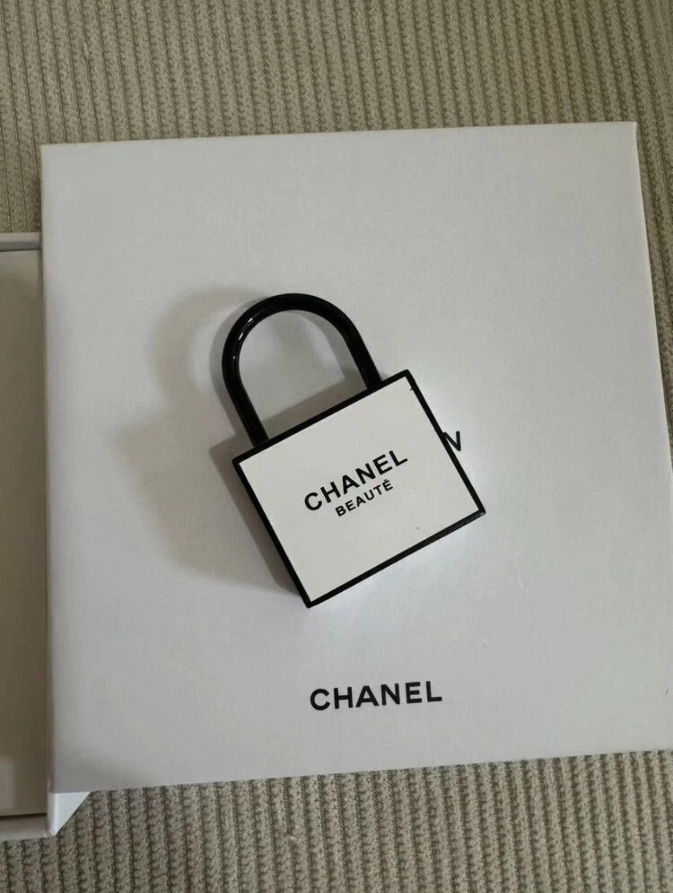Chanel CHANEL BEAUTE La Collection 2-Pc Pad lock & Key Novelty GWP Size ONE SIZE - 7 Thumbnail