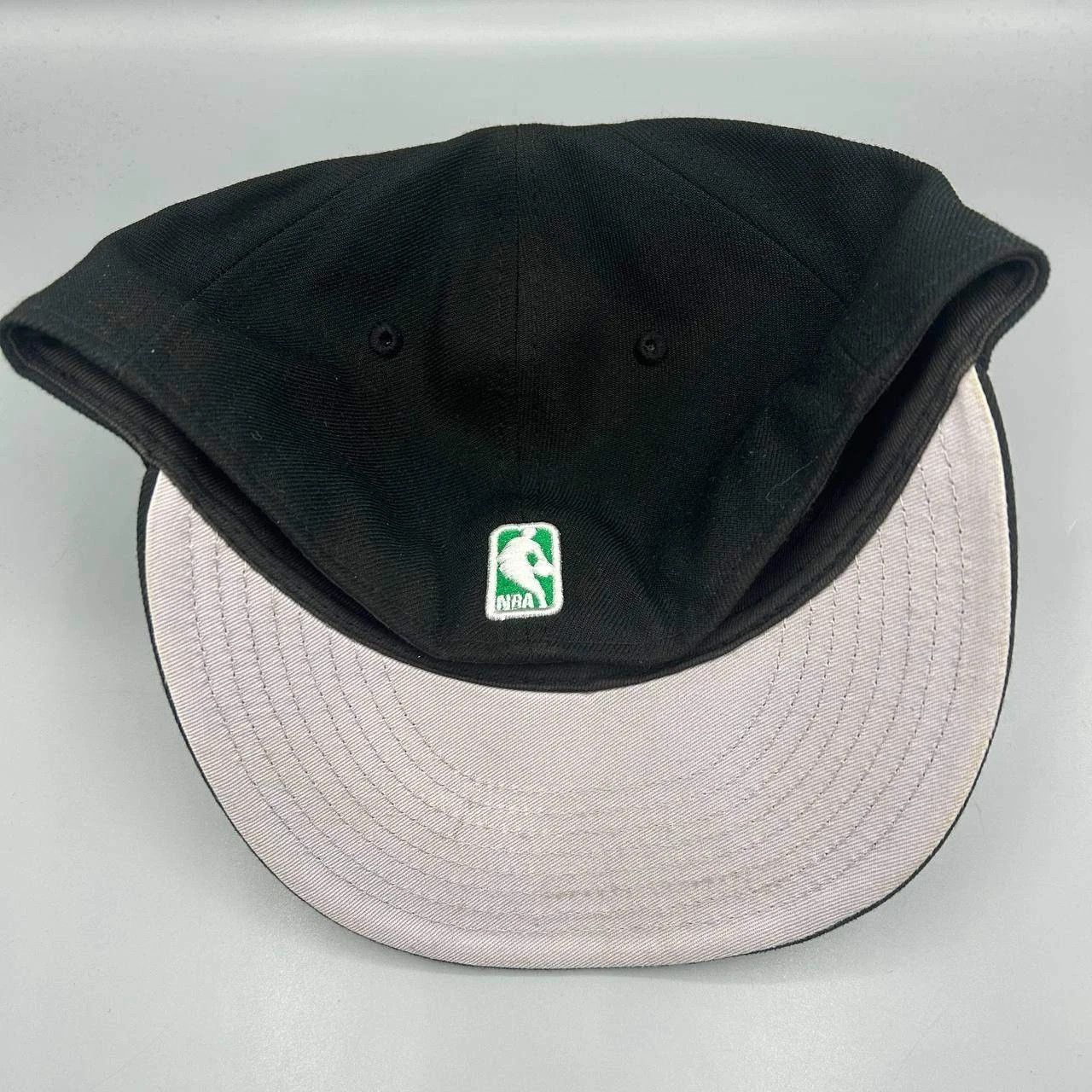 New Era Boston Celtics Hat Men 7 3/8 Black Embroidered NBA Fitted Size ONE SIZE - 4 Thumbnail