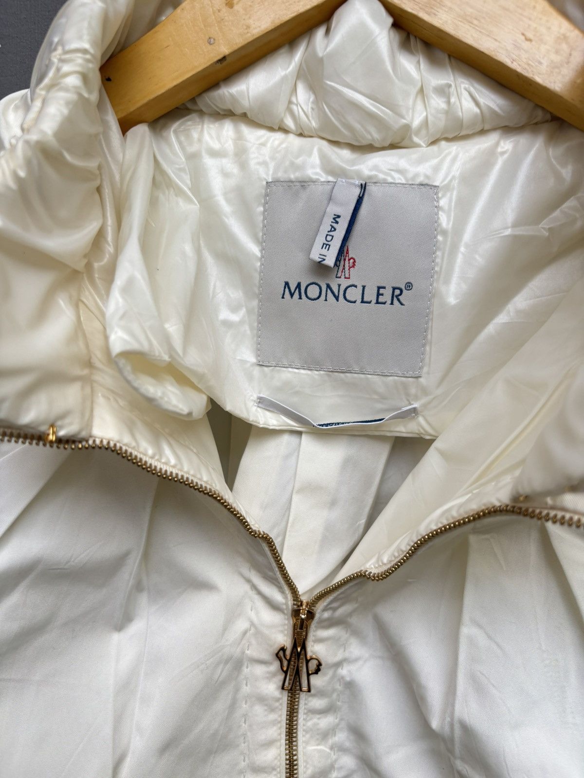Moncler Authentic Moncler short crop jacket Size M / US 6-8 / IT 42-44 - 3 Thumbnail