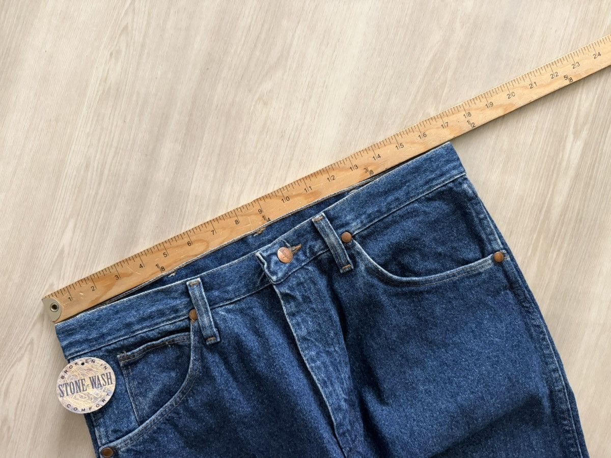 Vintage Vintage Wrangler 22MWZ Relaxed Denim Jeans Deadstock 34x30 Size US 34 / EU 50 - 2 Thumbnail