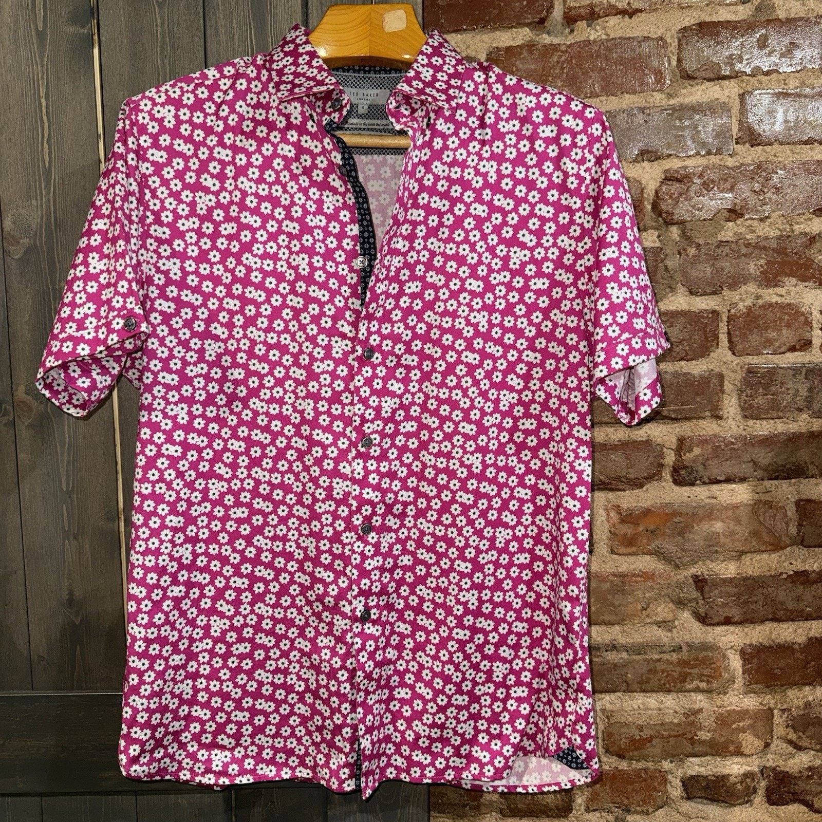 Ted Baker Ted Baker Pink Floral Valentine 💘 Button Down L Luxury EUC Size US L / EU 52-54 / 3 - 2 Thumbnail