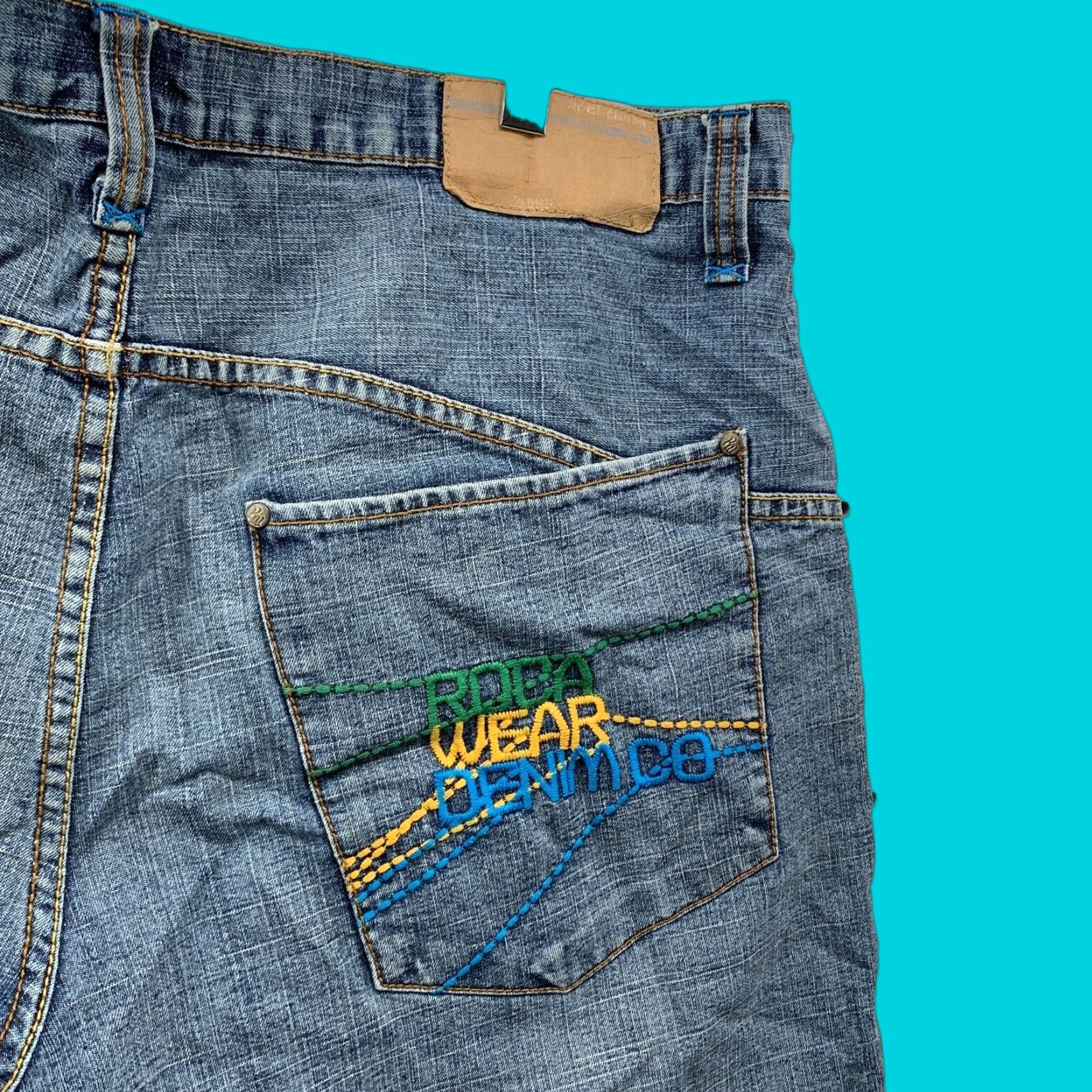 Rocawear VINTAGE Rocawear Denim Bermuda Shorts Blue Mens Size 40 Hip Hop 39x14 Fits 40 14in Inseam Jeans 90s Y2K Size US 40 / EU 56 - 1 Thumbnail