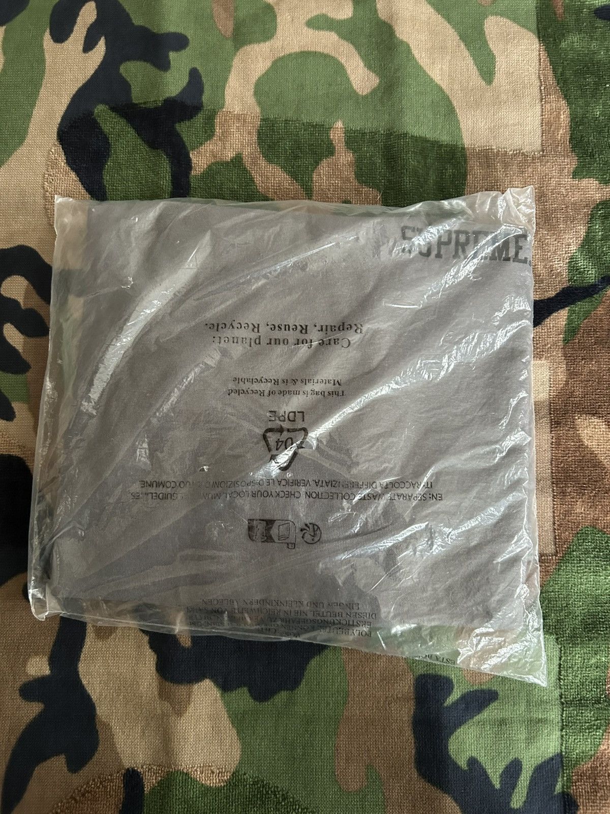 Supreme Supreme Fighter / Fight For NY Tee Charcoal XL FW23 Size US XL / EU 56 / 4 - 3 Thumbnail