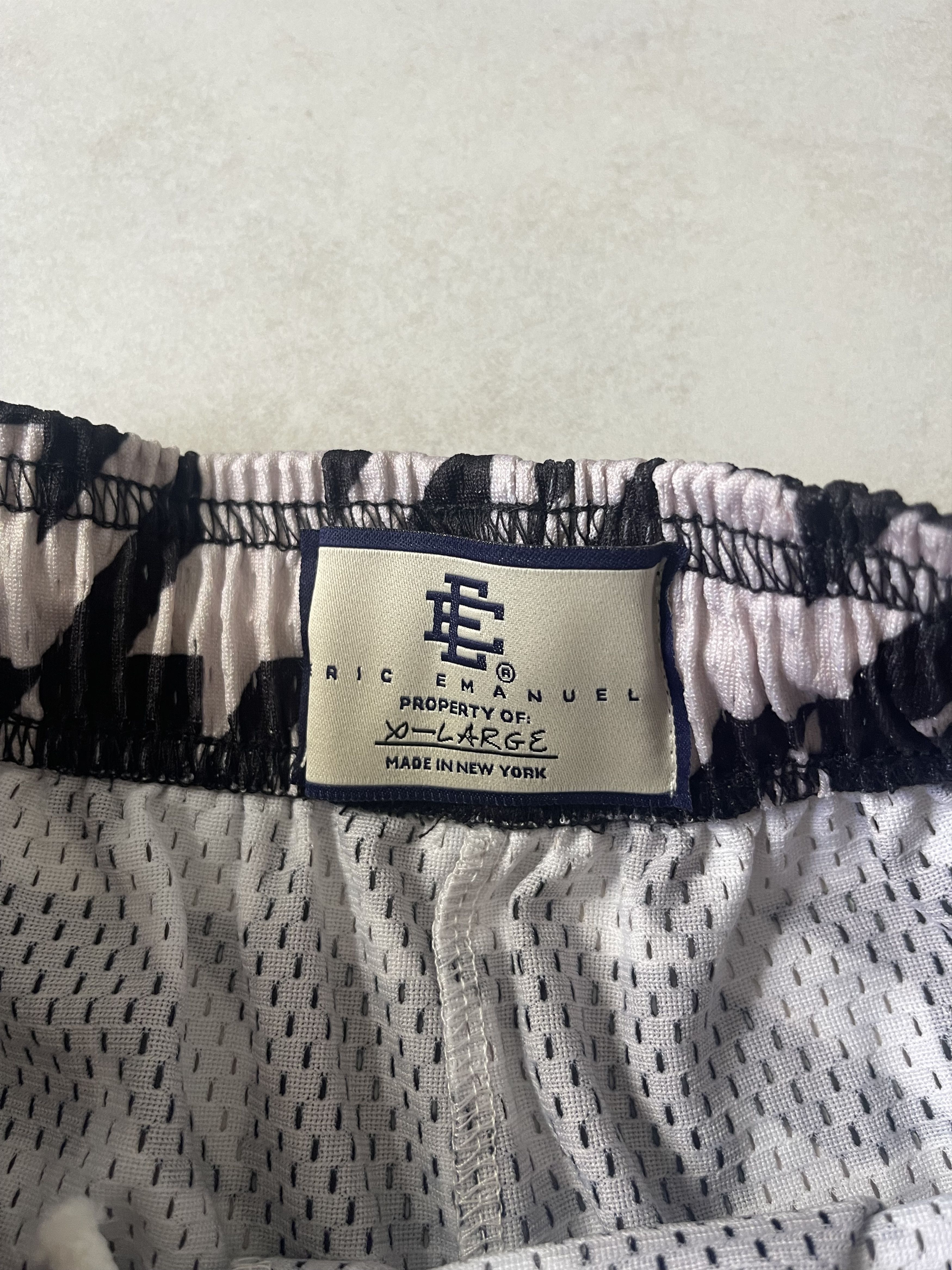 Eric Emanuel Eric Emmanuel Black & White Rare Star Shorts XL Size US 34 / EU 50 - 3 Thumbnail
