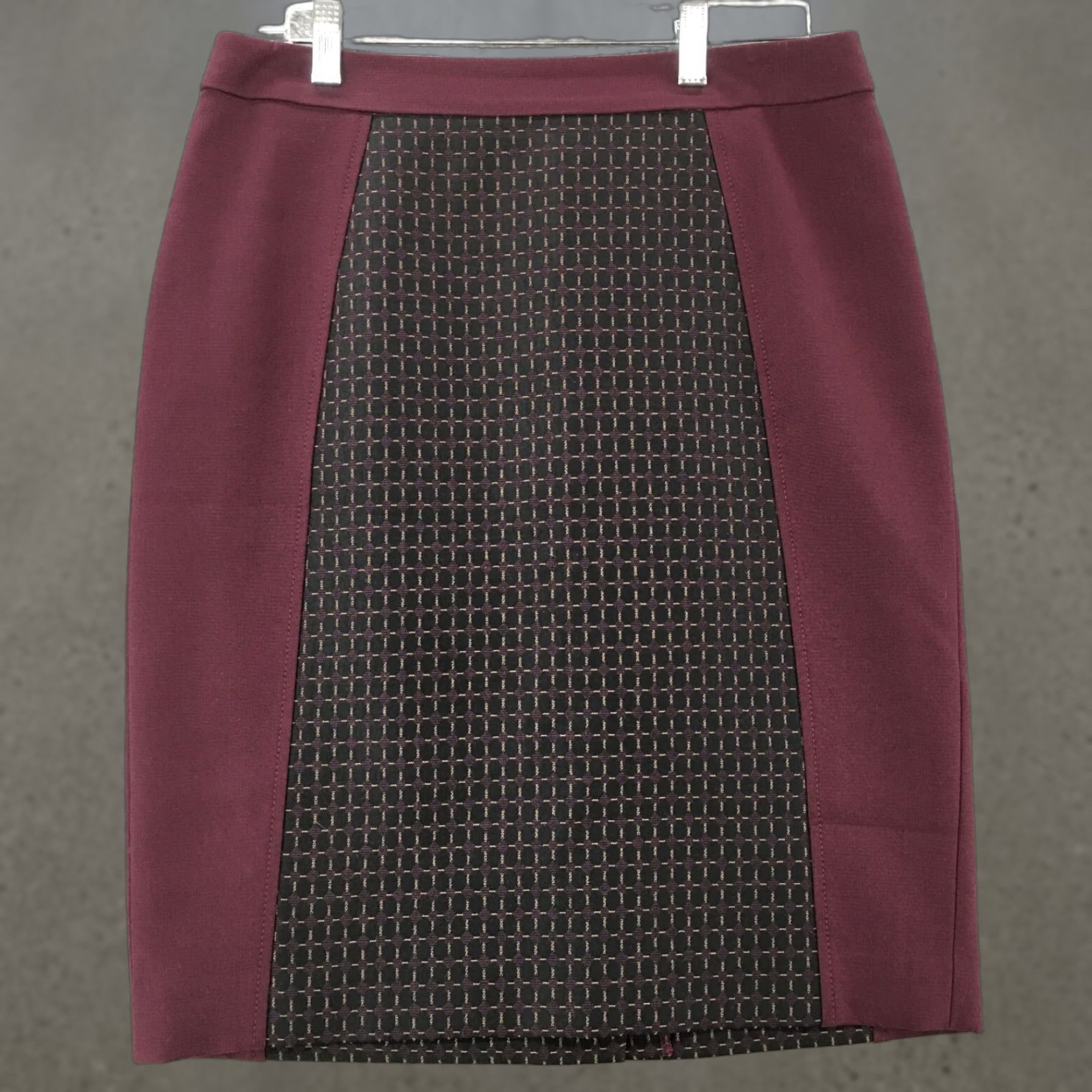 Vintage Halogen Skirt Womens 8 Purple Knee Length Flat Front Straight & Pencil Casual Everyday Size 30" / US 8 / IT 44 - 1 Thumbnail