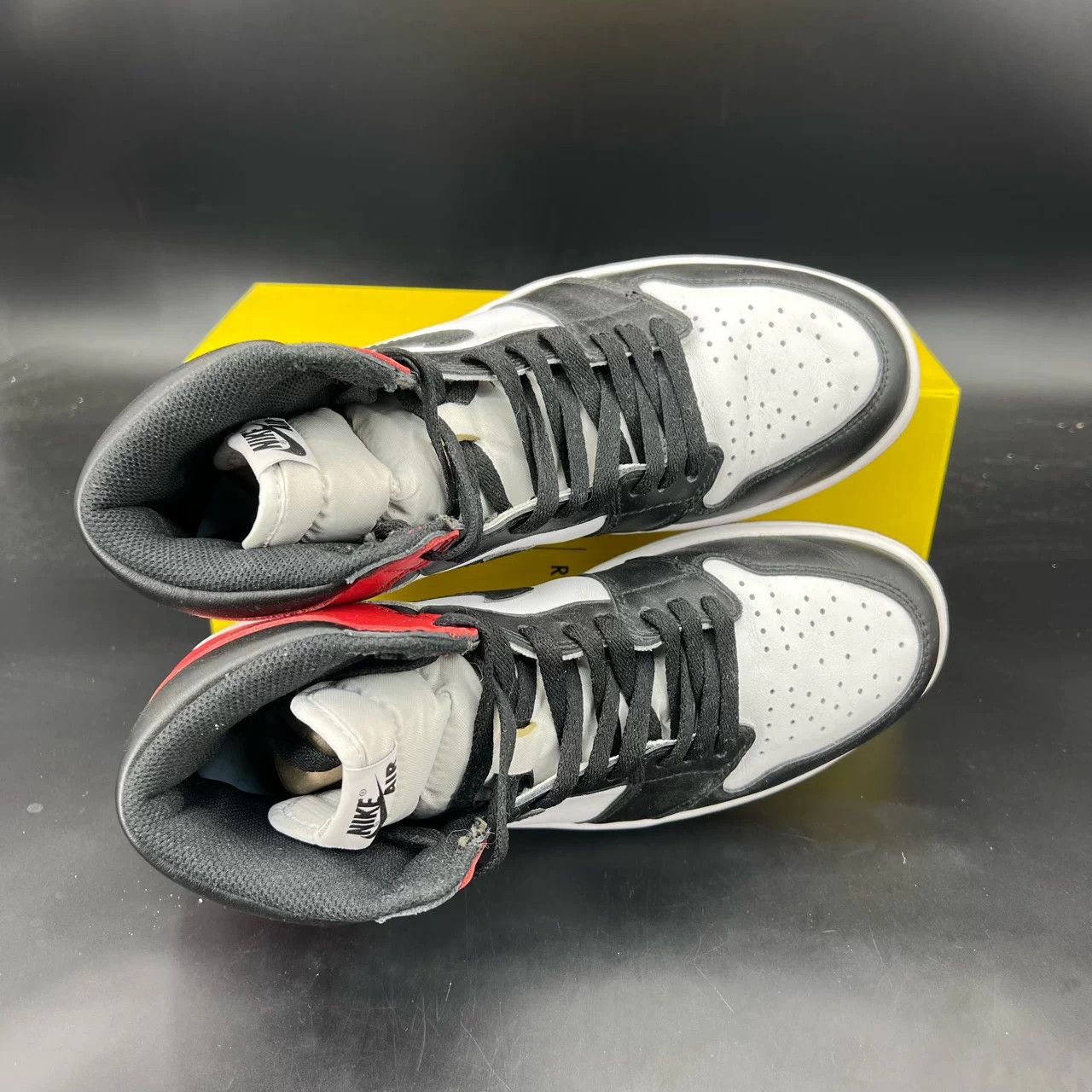 Nike Air Jordan 1 Black Toe 16 US 44 1 wear like new Size US 11 / EU 44 - 7 Thumbnail