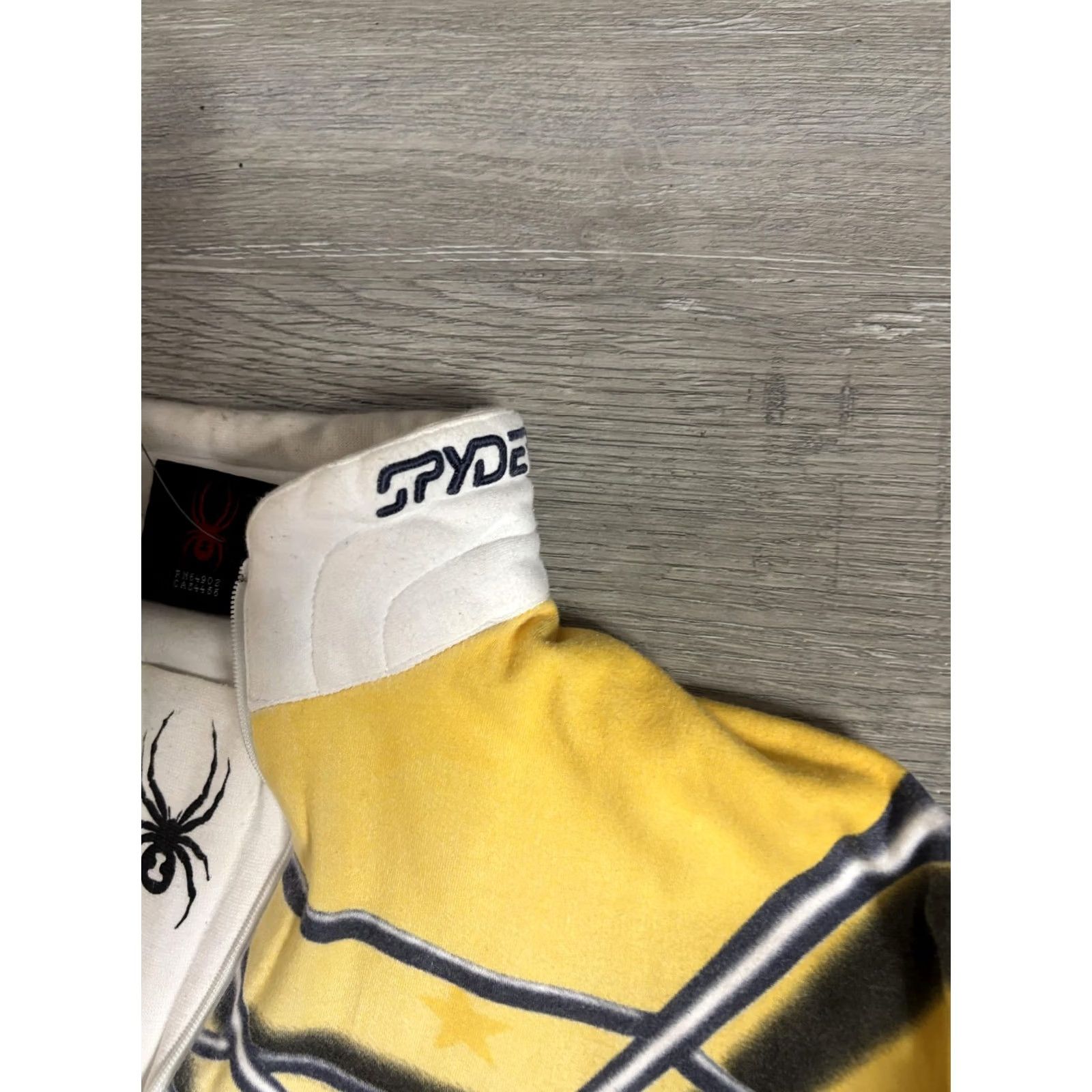Spyder Spyder Shirt Mens Large White Yellow 1/4 Zip Long Sleeve Graphic Top Skiing Mock Neck Long Sleeve Pullover Winter Activewear Size US L / EU 52-54 / 3 - 2 Thumbnail