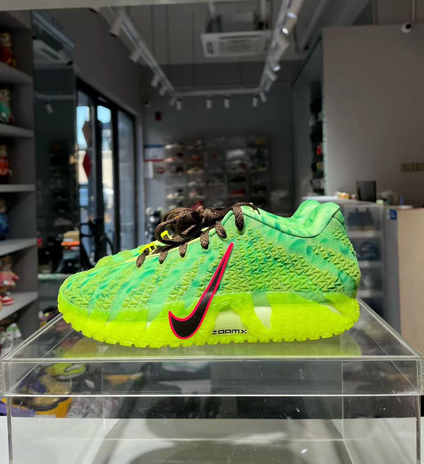 Nike Morant 3 Halloween PE 42 EU 9.9/10 DS Indoor 650 Size US 9 / EU 42 - 2 Thumbnail