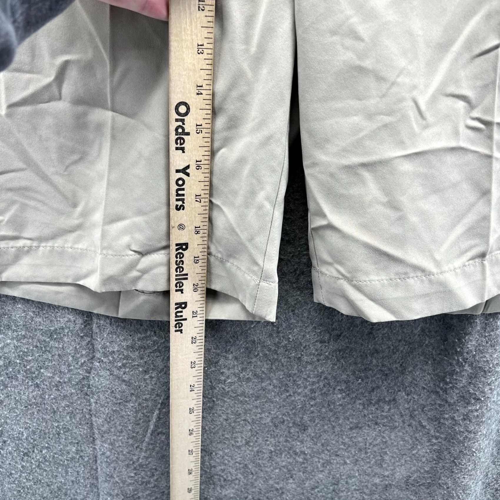Vintage Greg Norman Shorts Mens 34 Black Pleated Stretch Polyester Blend Chino Casual Workwear Golf 10in Inseam Regular Mens Size US 34 / EU 50 - 4 Thumbnail