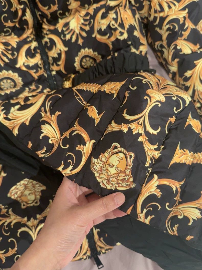 Versace Versace Hooded down jacket Size L / US 10 / IT 46 - 6 Thumbnail