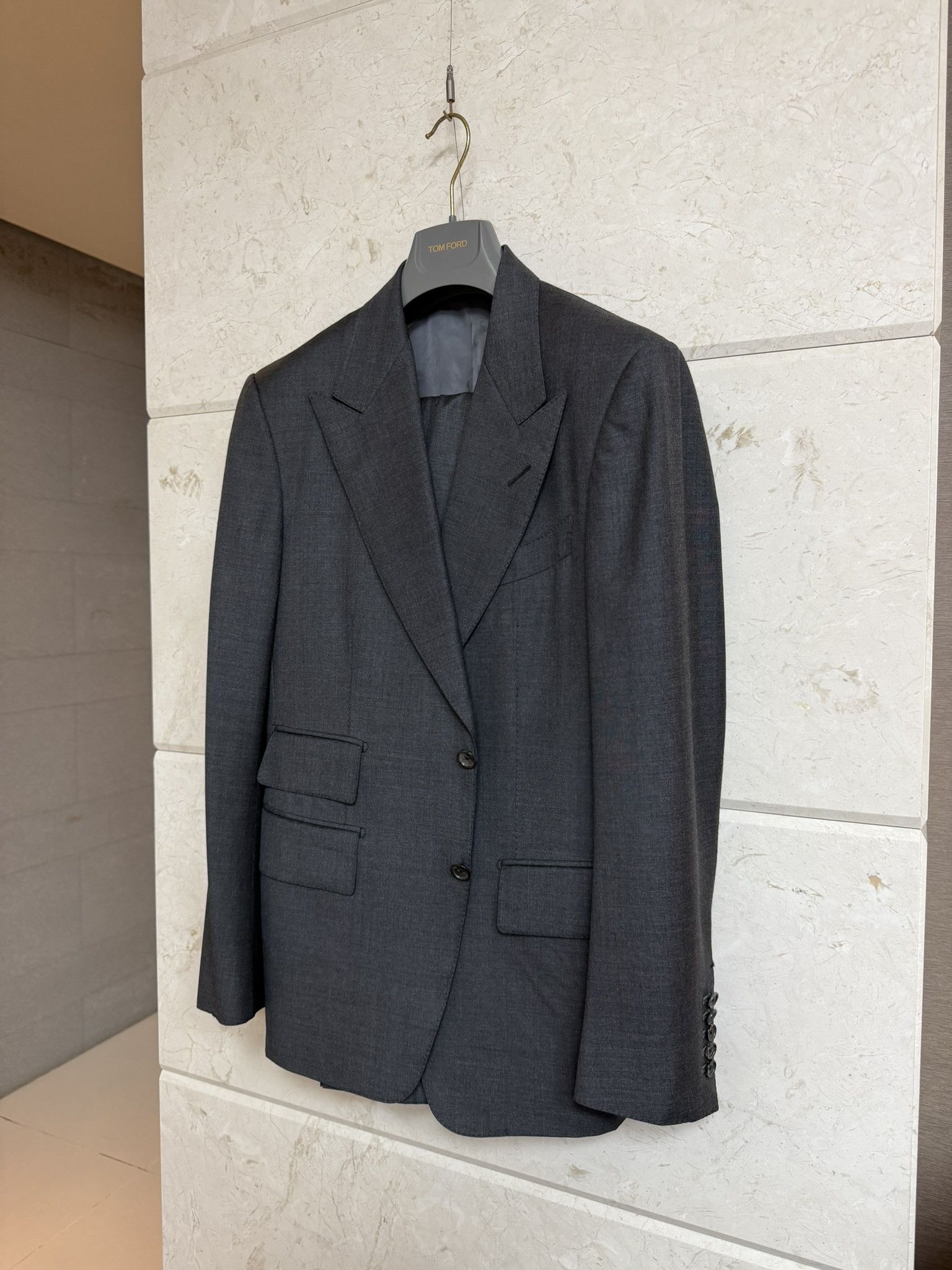 Tom Ford TOM FORD / Windsor Fit Mid-Grey Wool Suit US 38 / EU 48 Size 38S - 2 Thumbnail