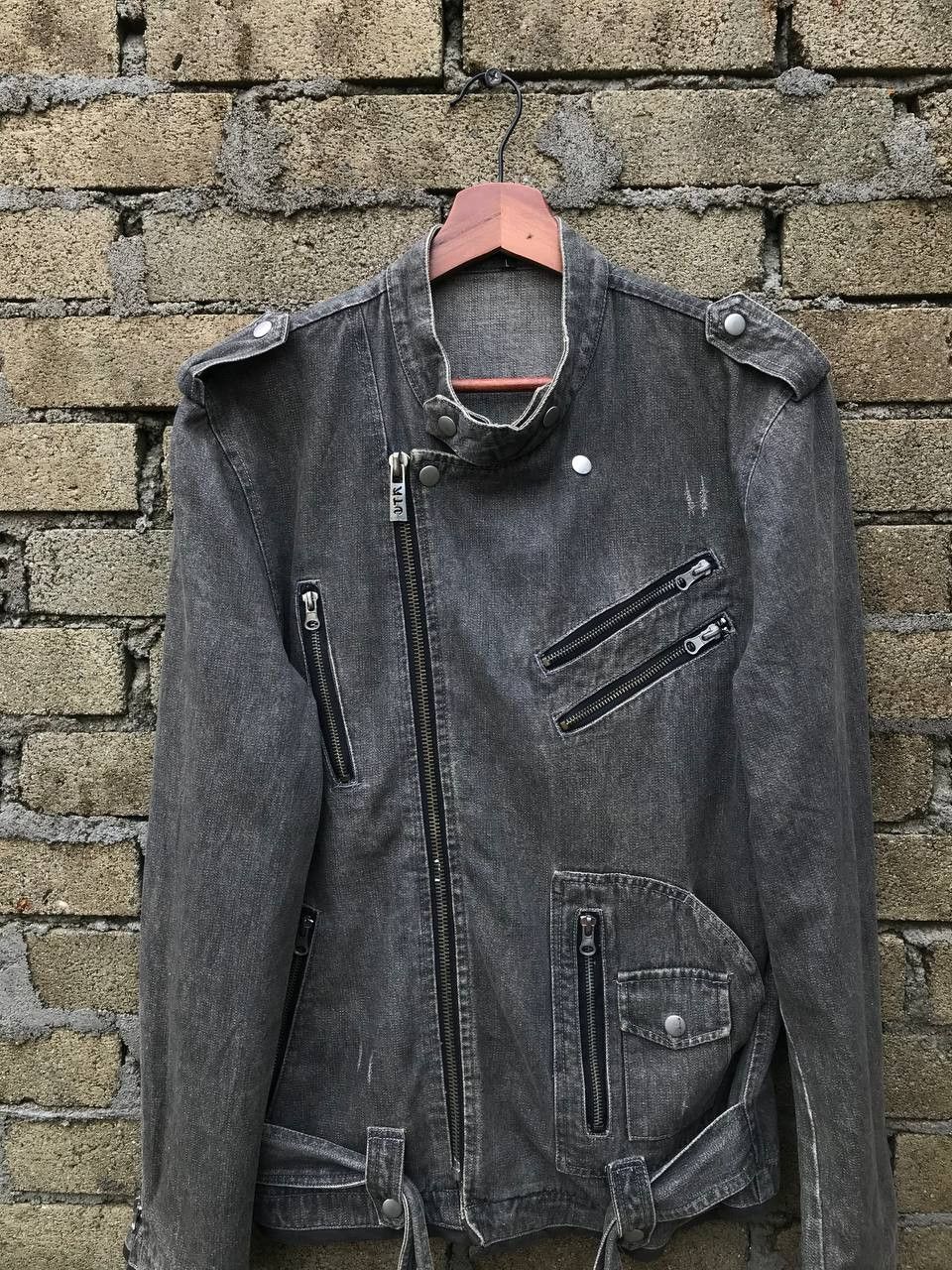 20471120 × In The Attic × Tornado Mart VINTAGE IN THE ATTIC BIKER BONDAGE JACKET BELTING ZIPPER Size US L / EU 52-54 / 3 - 7 Thumbnail