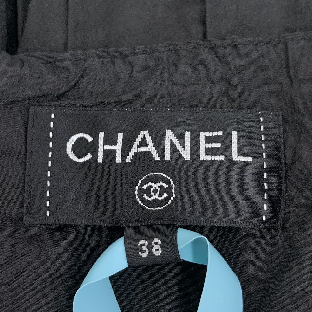 Chanel Chanel Black Logo Silk Casual Pleated Mini Skirt K26WX Size 26" / US 2 / IT 38 - 6 Thumbnail