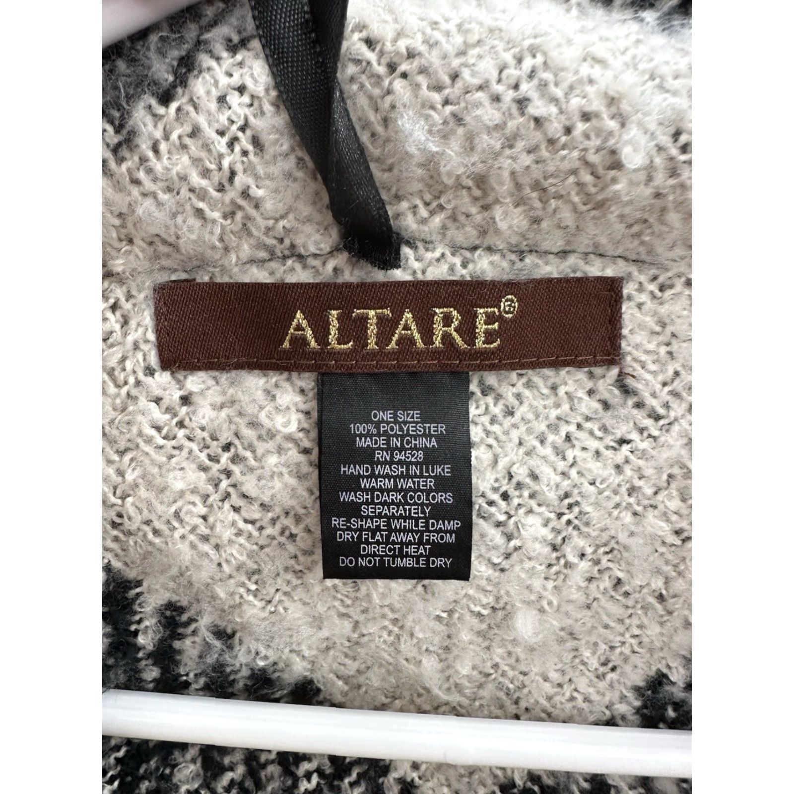 Vintage Altare Womens Shawl Ponch One Size Plaid Black White Fringe Open Buckle Knit-Style Sleeveless Bohemian Fashion Shrug Size ONE SIZE - 4 Thumbnail