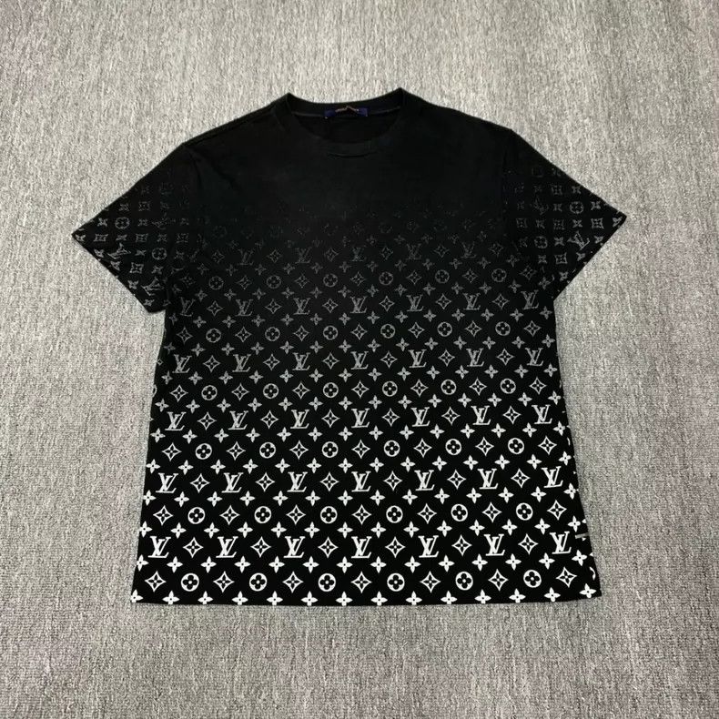Louis Vuitton Louis Vuitton Gradient Print Short Sleeve - dmc Size US M / EU 48-50 / 2 - 1 Thumbnail