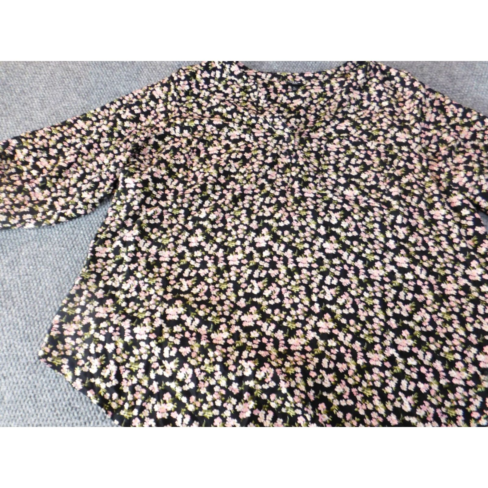 Torrid Torrid Blouse 5X Womens Black Floral V-Neck Pullover Short Sleeve Top Casual Plus Size Polyester Rayon Button Cute Size XXL / US 16-18 / IT 52-54 - 6 Thumbnail