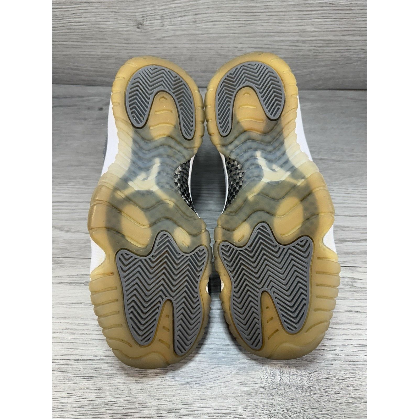 Jordan Brand Jordan 11 Retro Cool Grey GS - Size 7y - Missing Insoles Size US 7 / EU 40 - 6 Thumbnail