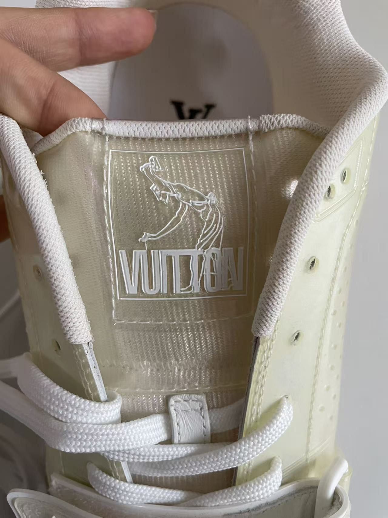 Louis Vuitton Louis Vuitton Trainer White Transparent Size US 8 / EU 41 - 9 Thumbnail