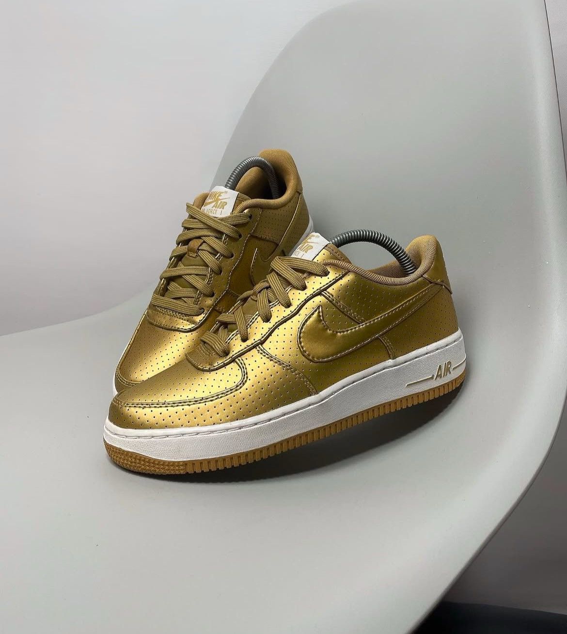 Nike Gold shoes Nike air force 1 low lv8 gs Size US 6 / EU 39 - 13 Thumbnail