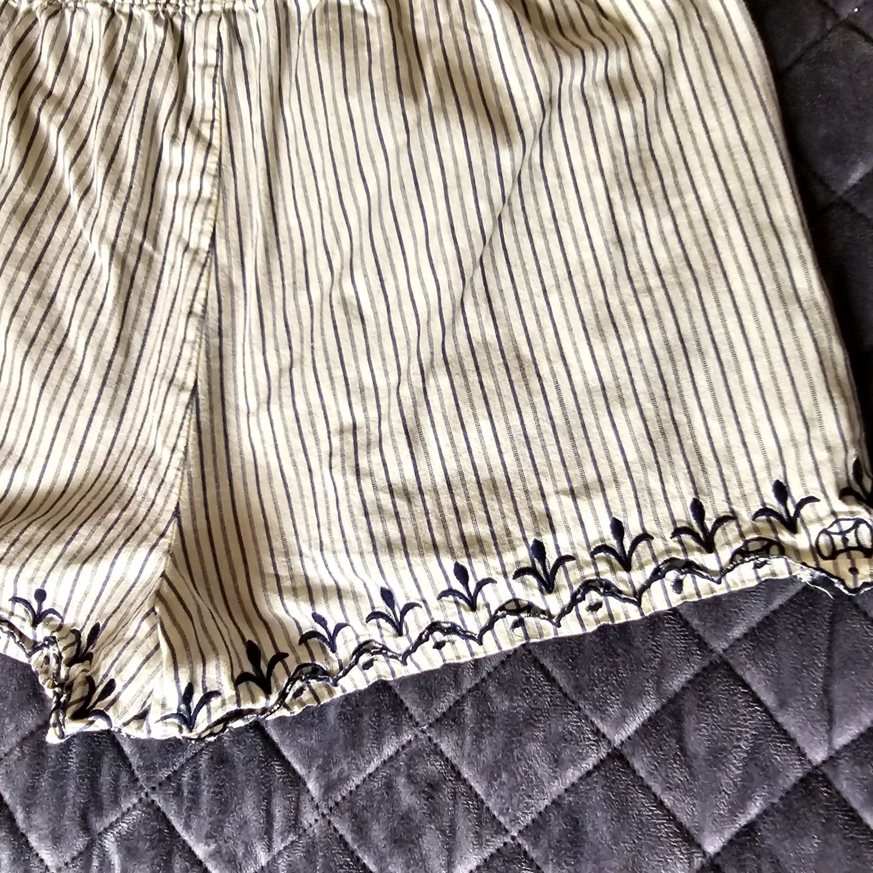 Madewell VINTAGE Madewell Pajama Shorts Women's XS Beige Striped Elastic Waist Leg Design Shirt? Size 26" / US 2 / IT 38 - 8 Thumbnail