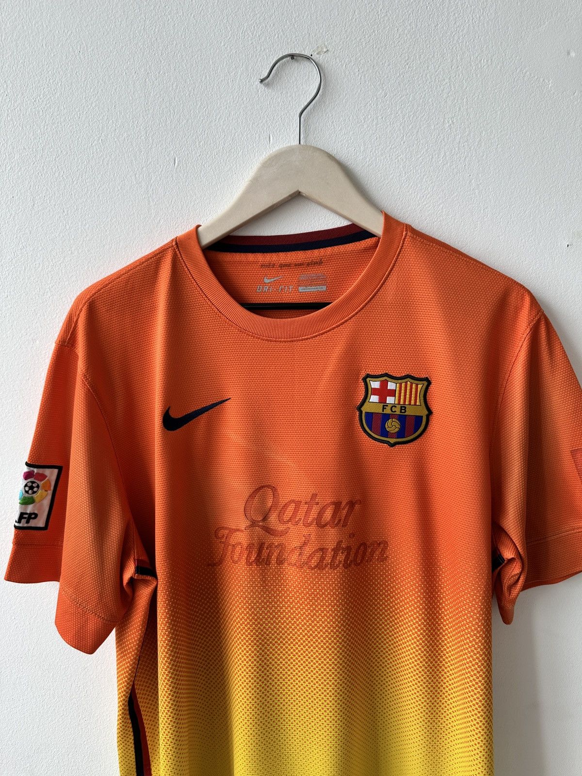 Other FC Barcelona 2012/2013 Away Jersey Nike Size US L / EU 52-54 / 3 - 4 Thumbnail