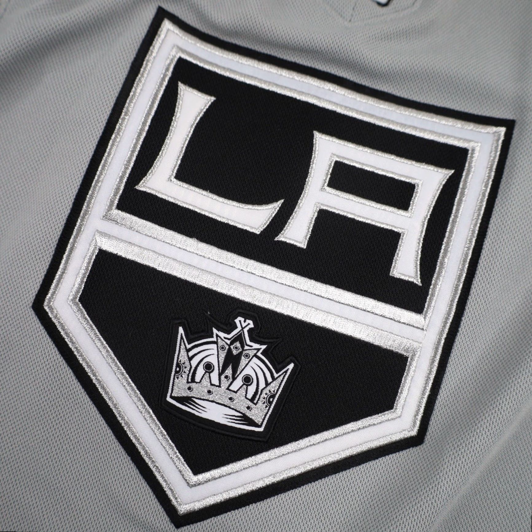 Adidas VINTAGE Adidas LA Kings Hockey Jersey Mens 46 / Medium Gray Adidas Authentic LA Kings Mens Hockey Jersey 46 / Medium Gray Mens Hockey Jersey Size US M / EU 48-50 / 2 - 4 Thumbnail
