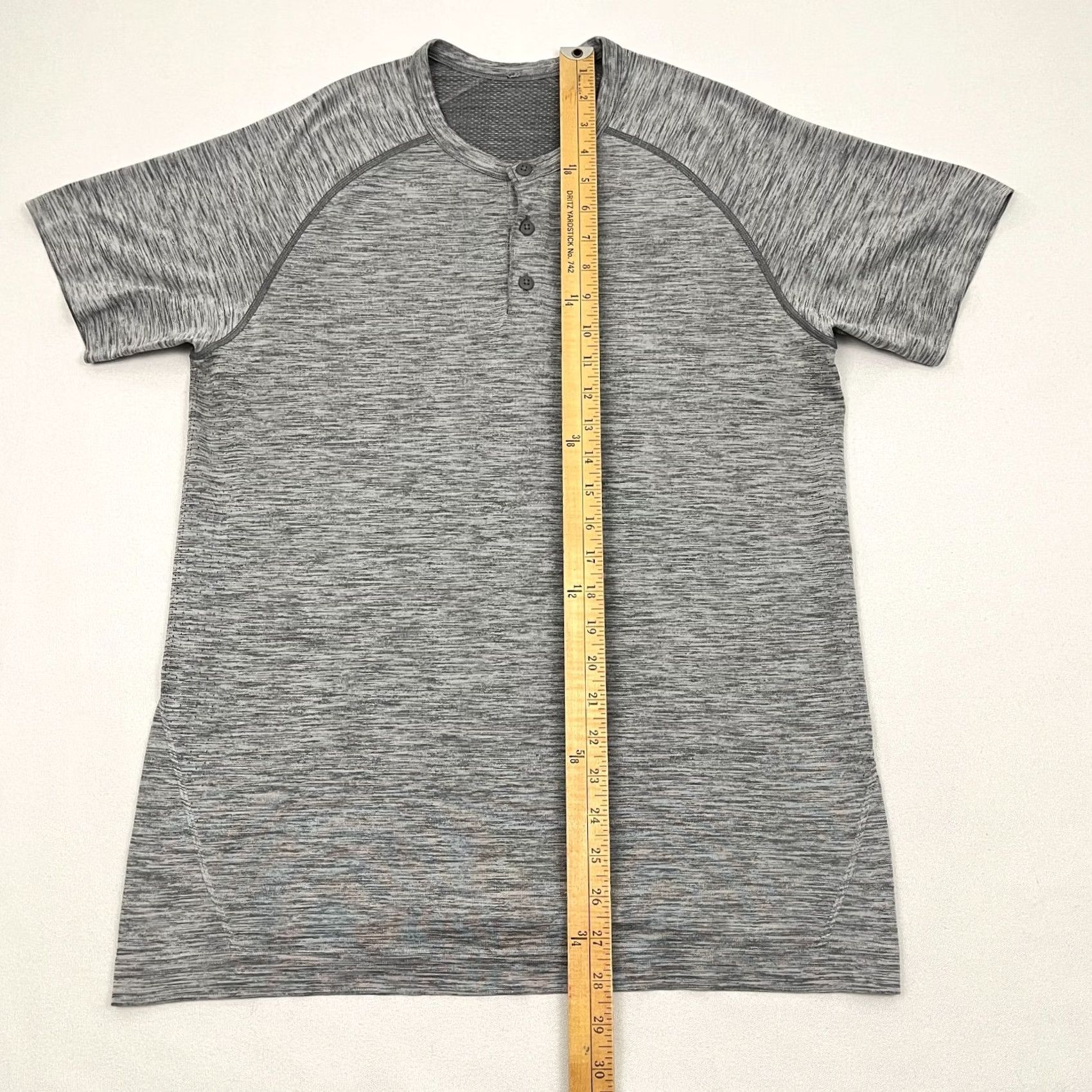 Lululemon Lululemon Metal Vent Tech Shirt Mens M Gray Active Short Sleeve Henley Casual Size US M / EU 48-50 / 2 - 5 Thumbnail